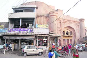 Rambagh Gate, which still has some encroachments, also housed a police station, which had to be relocated