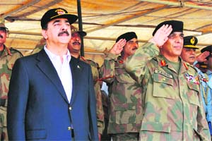 Pakistan Prime Minister Yousuf Raza Gilani (left) and Army Chief General Kayani  Photo: AFP