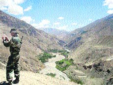 A file photo of an Army man guarding the Indo-China border in the Samdoh area of Lahaul-Spiti. 