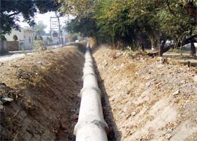 Pipeline being laid to provide water from the Bhakra canal to a government farm