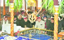 Chief Minister PK Dhumal along with party members at a local gurdwara on the occasion of Gurpurb in Shimla on Tuesday. 