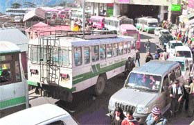 A conflict between police personnel and HRTC employees snarls up traffic near the main bus stand in Shimla on Tuesday.