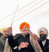 Union Minister for New and Renewable Energy Farooq Abdullah holds a sword at a gurdwara in Jammu on Tuesday on the occasion of Gurpurb.
