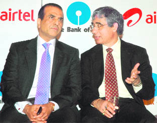 Bharti Airtel CMD Sunil Bharti Mittal (L) with SBI Chairman O P Bhatt during the signing of the agreement in New Delhi on Wednesday. 