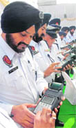 Traffic cops with hand-held e-challaning devices in Mohali 