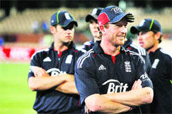 After winning in the first T20 match against Australia, England captain Paul Collingwood (top centre) knows that his side has a psyhological edge over the hosts. The second T20 game will be played in Melbourne today.