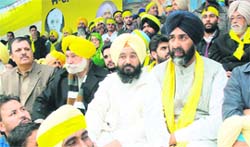 Manpreet Singh Badal (right) at the Jago Punjab conference organised at the Maghi Mela at Muktsar on Friday. Also seen in the picture is former Deputy Speaker of the Vidhan Sabha Bir Devinder Singh (second from left).