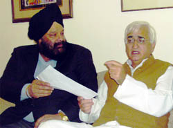  Union Minister Salman Khursheed discusses the demolition issue with Jangpura MLA Tarvinder Singh Marwah in New Delhi on Saturday.