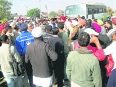 Villagers block traffic near Chachoki Canal on the national highway between Phagwara and Goraya on Sunday. 