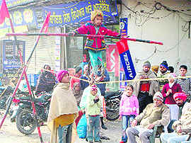 A small girl puts her life to risk for the sake of a paltry sum of money. 