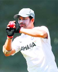 Sachin Tendulkar will return to India with a hamstring injury