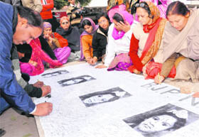Members of the Mahila Morcha take part in a signature campaign for Khushpreet at the Sector 17 Plaza in Chandigarh on Monday.