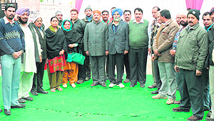 Health Minister Rajiv Bindal and BJP MLA from Nalagarh Hari Narain Saini along with Solan zila parishad members in Nangal on Monday. 