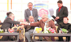 (From right) Chief Minister BS Hooda, Union Minister Sharad Pawar and Israels Ambassador to India Mark Sofer in Gharaunda 