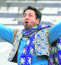 Gurdas Mann performs during the concluding ceremony the match