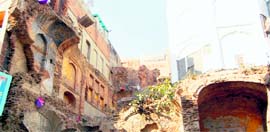 The building of Teja Singh Thakur Dwara in Amritsar is in a deplorable condition.