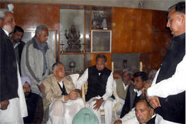 Former Speaker, Lok Sabha, Balram Jakhar with Rajasthan Chief Minister Ashok Gehlot and other acquaintances mourning the sudden demise of his son Surinder Jakhar