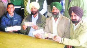 Officials of the State Special Operation Cell show fake currency notes recovered in Amritsar