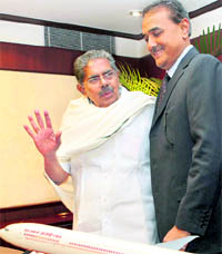 New Civil Aviation Minister Vayalar Ravi with his predecessor Praful Patel