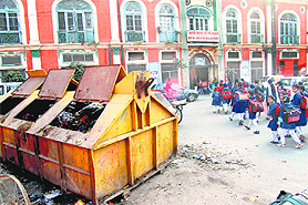 As MC cant find an alternate site for garbage dumping trolley, students of Arya Girls Senior Secondary School have to bear with the stink and unhygienic conditions prevailing in the area.