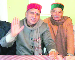 Vice-president of the Char Dham Vikas Parishad Surat Ram Nautiyal addresses the media in Mussoorie on Thursday.