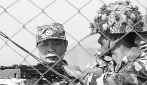 A Chinese and an Indian soldier during a joint training exercise