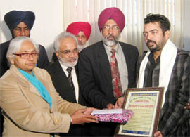 Renowned poet Sushil Dosanjh being honoured at Baba Farid Public School in Bathinda on Sunday.