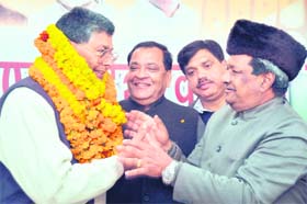 Former BJP MLC Naveen Tiwari being greeted in the presence of Uttarakhand Congress chief Yashpal Arya (centre) in Dehradun