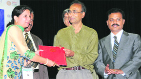 Dr Hemant Sood receives the ISCA Young Scientist Award during the 98th session of the Indian Science Congress in Chennai. Photo by writer