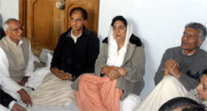 Senior Congress leader Rajinder Kaur Bhattal consoles the members of the Jakhar family at Panjkosi following the demise of IFFCO chairman Surinder Kumar Jakhar. 
