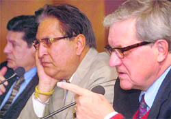 Dr Lloyd Axworthy delivers a lecture at Panjab University, Chandigarh.