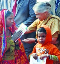 CM Sheila Dikshit gives UID cards to homeless people during the Republic Day celebrations in New Delhi