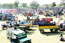 Protesters prepare to leave the venue of the dharna near Julani village in Jind on Wednesday. 