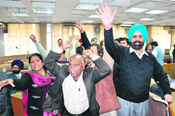 Councillors protest during the general house of the municipal corporation at Sector 17, Chandigarh, 