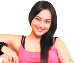 Sonakshi Sinha got noted and honoured in the Star Screen Awards function for her role in Dabangg