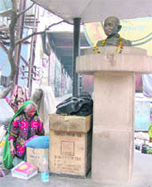 Mahatma Gandhi's statue near the building of the Ludhiana Municipal Corporation has turned into a beggars den.