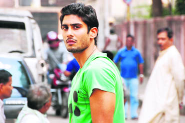 Prateik Babbar, who plays the role of Munna dhobi, is a huge fan of Salman Khan in the film