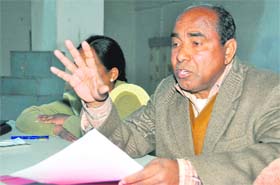 President, Gramin Vikas Samiti, Dehradun, Kunwar Singh addresses a press conference in Dehradun