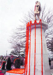 Chief Minister PK Dhumal pays tributes to Mahatma Gandhi on his death anniversary in Shimla on Sunday. 
