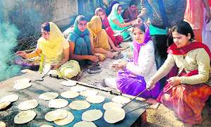 Girls prepare langar at Layalpur Khalsa College in Jalandhar on Tuesday. Tribune photo: Malkiat Singh