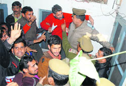 Vendors protest in front of the municipal council in Mandi 