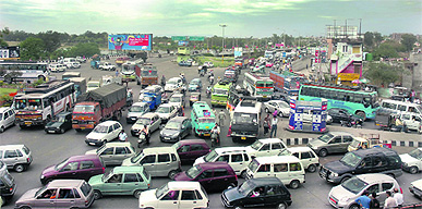 A view of a traffic jam in Jammu. 