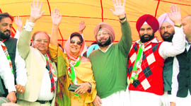 Amarinder Singh, Rajinder Kaur Bhattal and other Congress leaders at a party rally in Moga on Saturday.