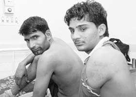Sikander and Narinder show their injury marks at the Civil Hospital, Phase VI, in Mohali