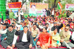 Members of the state Congress Committee protest in Dehradun on Sunday.