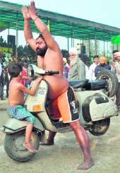 BELLY POWER: Darshan Singh lifts a scooter with the help of his belly