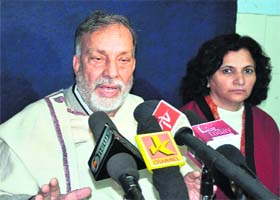 Panthers Party chief Bhim Singh addresses mediapersons in Jammu