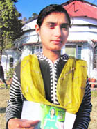 Pramila with the photograph of her mother Sunita Devi in Mussoorie.