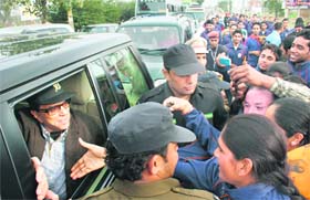 All For a golden handshake: Crazy LPU students make a queue to shake hands with actor Dharmendra in Jalandhar