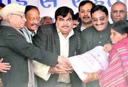 BJP National President Nitin Gadkari with Uttarakhand Chief Minister Ramesh Pokhriyal Nishank and two former Chief Ministers ND Tiwari and Maj-Gen BC Khanduri (retd) at the launch of the Atal Khadyann Yojana in Dehradun on Friday